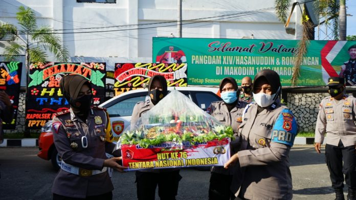 HUT ke 76 TNI, Polres Maros Beri Kejutan ke Kodim 1422