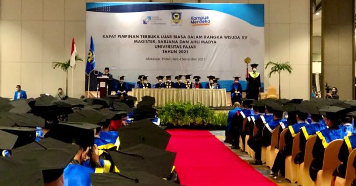 Universitas Fajar Kukuhkan 625 Wisudawan TA 2021/2022, Rektor Harap Lulusan Bermanfaat kepada Masyarakat