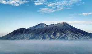 Daftar Nama-Nama Gunung Di Indonesia Lengkap Penjelasannya