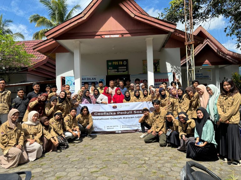 HMGF FMIPA Unhas Gelar Geofisika Peduli Sosial di Desa Lonjoboko