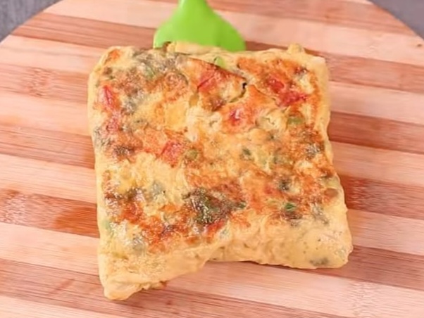 Resep Cheesy Bread Omelet Sandwich, Makanan Ringan untuk Sarapan