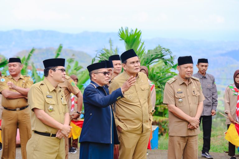 Bupati Barru Memimpin Acara Resmi Wisuda Hafidz/Hafidzah SMPN 17 dan Peresmian Gedung Baru