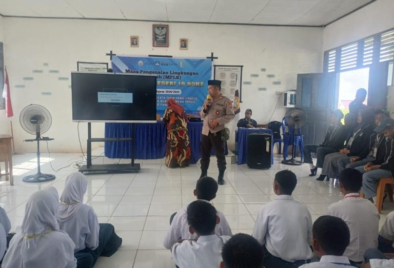 Kapolsek Patimpeng Sebagai Pemateri di UPT SMAN 19 Bone