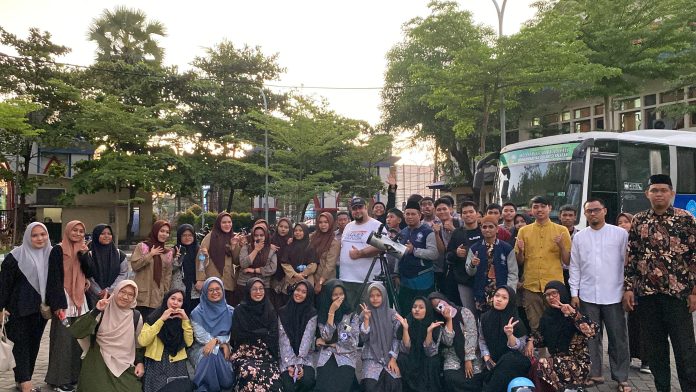 Siswa SMA Muhammadiyah 6 Makassar Amati Benda Luar Angkasa