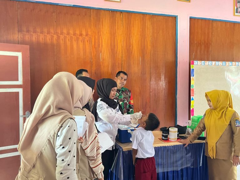 Tim PPK Ormawa FKM Unhas Dukung PIN Polio di Desa Uci