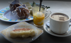 Ngopi dan Nikmati Kue Tradisional di Warkop Tong San  