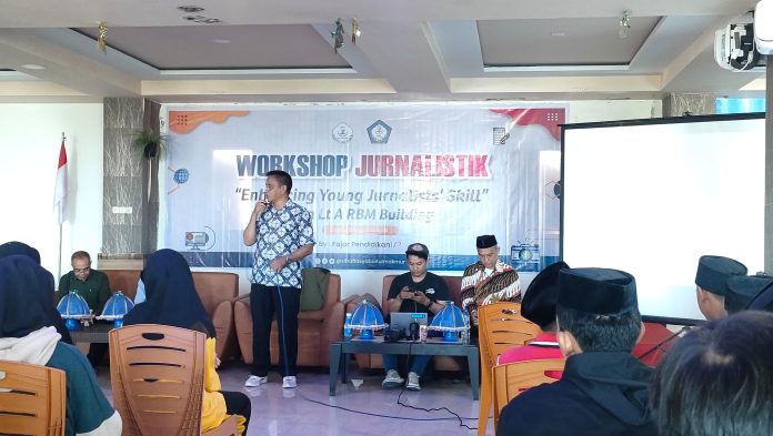 Workshop Jurnalistik SMP - SMA IT RBM Plus Makassar