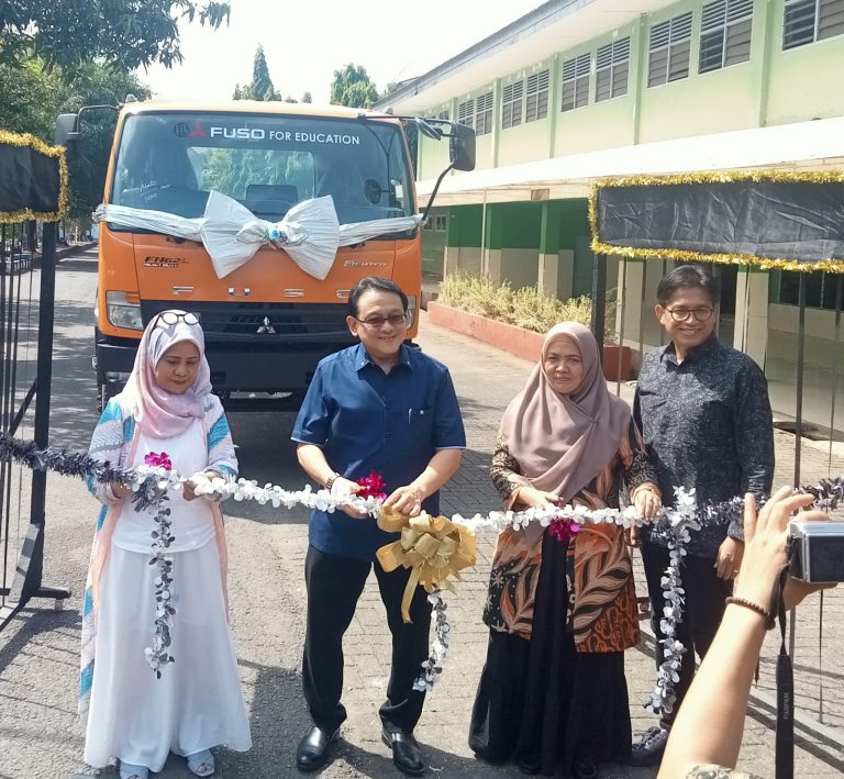 SMK Darussalam Dapat Kendaraan Praktik Baru dari KTB dan Bosowa Berlian Motor