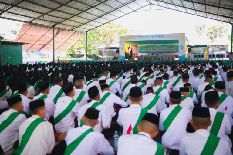 969 Mahasiswa IAIN Bone Ikuti PBAK