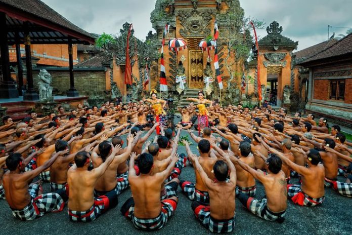 Tari Berdasarkan Bentuk Penyajiannya