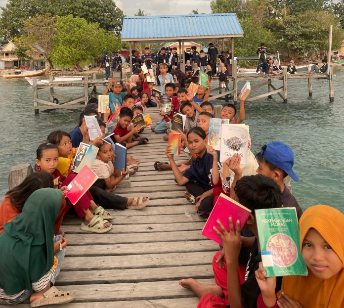 Kegiatan GenBI LENTERA di Pulau Satando