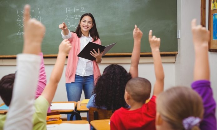 Ingin Menjadi Guru Sekolah Internasional? Ini Syaratnya