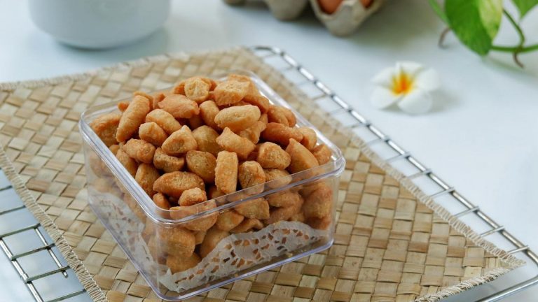 Resep Kue Bawang Gunting, Gurih dan Renyah