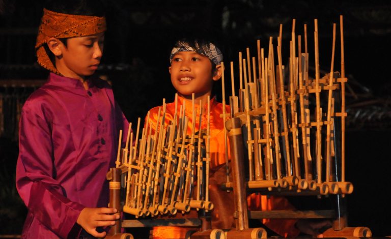 Mengenal Alat Musik Tradisional Khas Jawa Barat dan Jawa Tengah