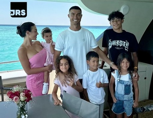 Cristiano Ronaldo Beri Uang Jajan Anak 300 Juta per Minggu