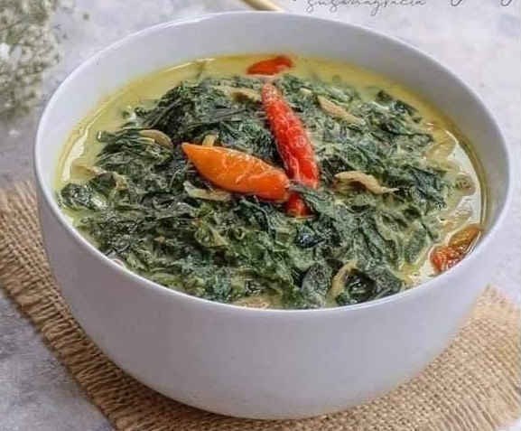 Rubrik Selera Nusantara edisi kali ini menyajikan resep Gulai Daun Singkong by @susan_gracia. Gulai Daun Singkong adalah salah satu hidangan khas