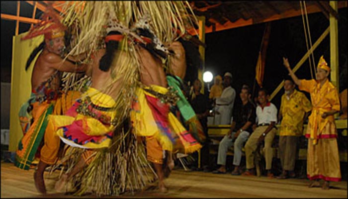 Mengenal Tarian Tradisional dari Kalimantan Timur, Tari Belian Bawo