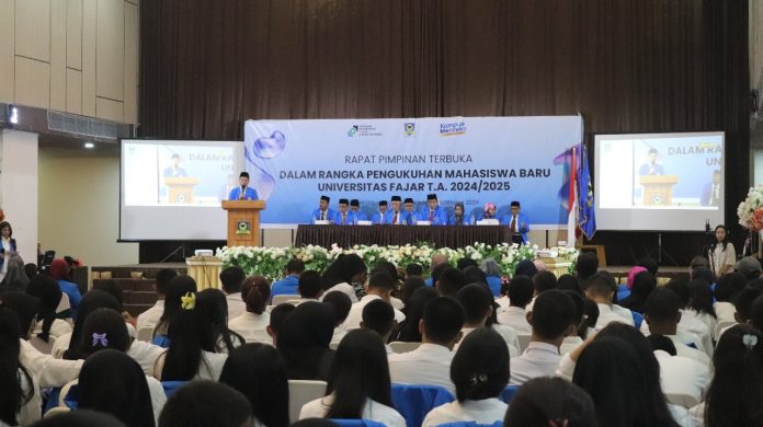 Rektor Unifa Kukuhkan Mahasiswa Baru 2024 dalam Rapat Pimpinan Terbuka