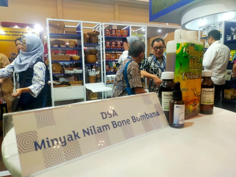 IAIN Bone Satu-Satunya PTKIN di Trade Expo Indonesia, Pamerkan Nilam Hasil Binaan Petani