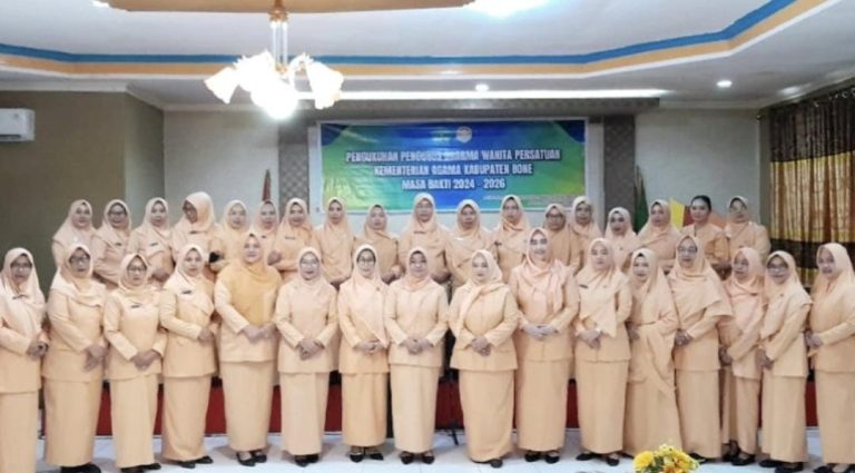 Ketua Dharma Wanita Persatuan Dorong Pengurus DWP Kemenag Bone Tingkatkan Potensi Diri