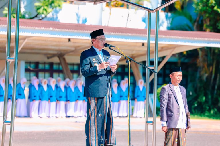 Bupati Barru Pimpin Apel Hari Santri 2024 di Halaman Kantor Bupati