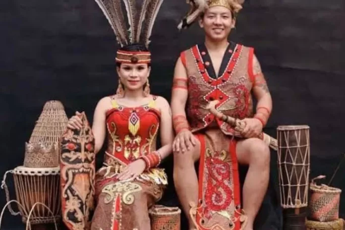 pakaian adat kalimantan barat