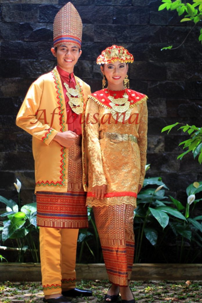 pakaian adat kalimantan tengah