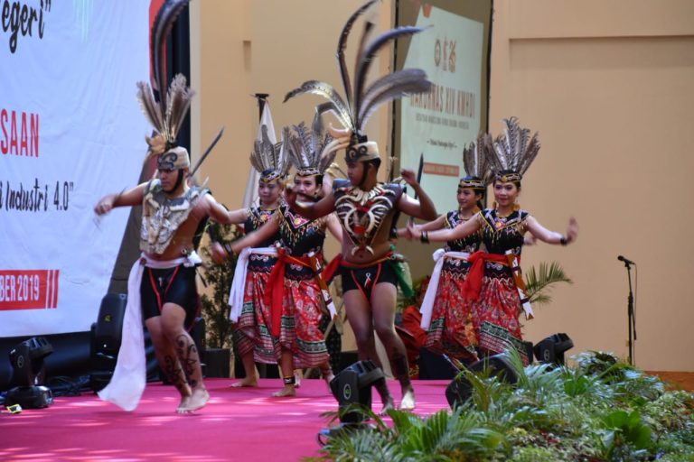 Tari Fela Mandu : Sejarah, Makna, Properti, Gerakan dan Busana