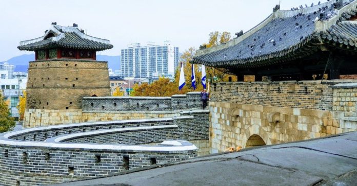 Tembok Benteng Suwon Hwaseong