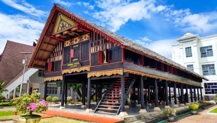 rumah adat aceh