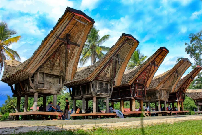 Rumah Tongkonan Rumah Adat Sulawesi Selatan