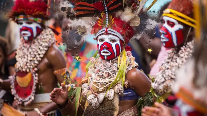 pakaian adat Papua Tengah