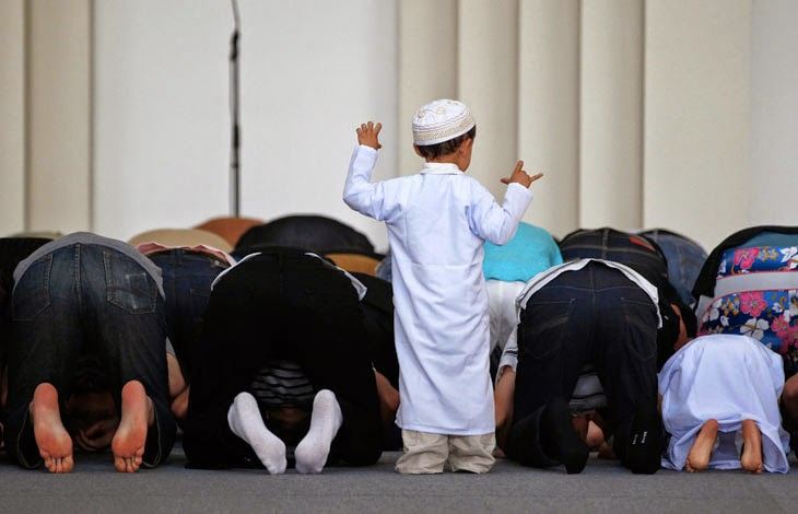 Cara Mengatur Posisi Shaf Anak Kecil Saat Salat Jamaah