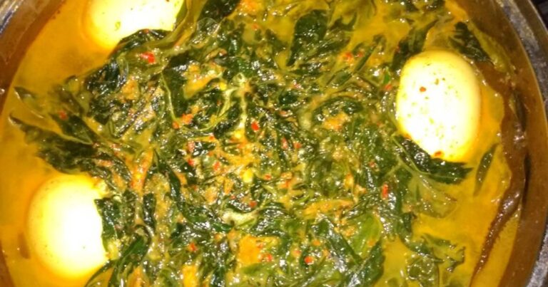 Resep Gulai Telur Campur Daun Singkong, Kental dan Kaya Bumbu