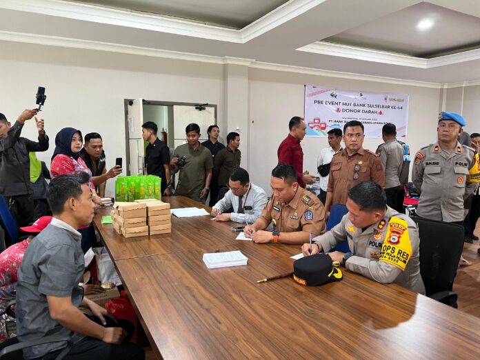 HUT Bank Sulselbar ke-64, Kapolres Bone Bersama Pj Bupati Ikut Donor Darah