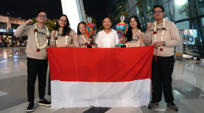 Tim Indonesia Raih Dua Penghargaan di Panggung Debat Dunia